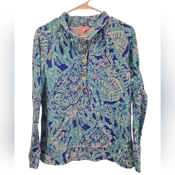 Lilly Pulitzer Tops - LILLY PULITZER CAPTAIN POPOVER IN " TORTUGA TIME PRINT" UPF 50+. SIZE LARGE.